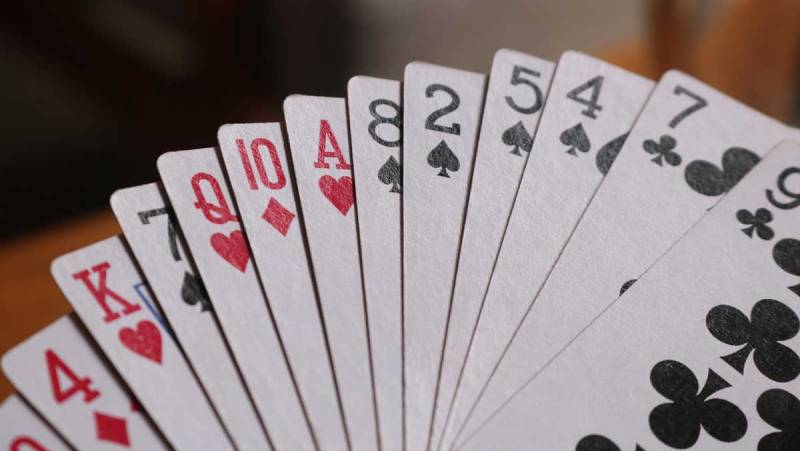 Sử dụng "chặn bài" thông minh với quân bài nhỏ